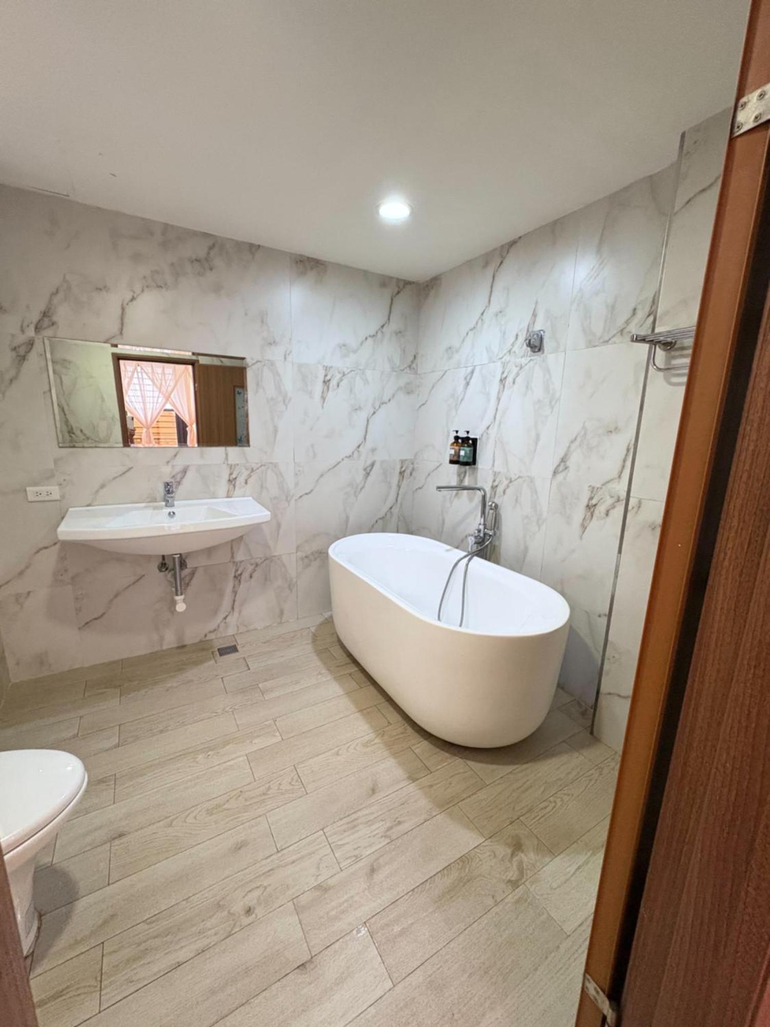 Kaohsiung Raifong Corner Homestay Luaran gambar